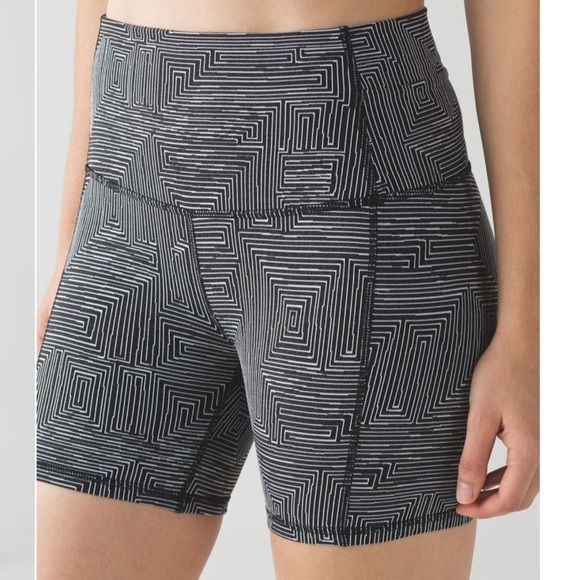 Lululemon Sz 4 Wunder Short 5" In Maze Jacquard White Black *Luon - Picture 2 of 11